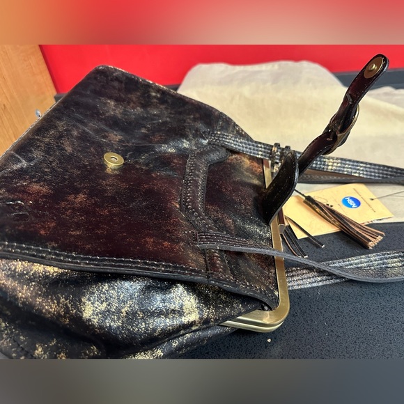 NWT Patricia Nash Distressed Black & Gold Lamé Finish Dual Strap Leather Satchel - Picture 10 of 16